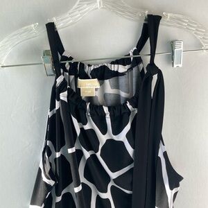 Michael Kors, casual tank blouse size medium petite in black-and-white